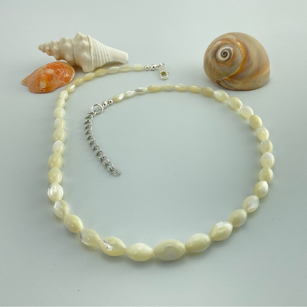 Mother of Pearl Choker Necklace, Handmade, Graduated Oval Beads, 16" Long - Picture 6 of 12